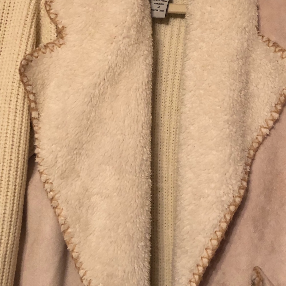 🧥 - Picture 3 of 5